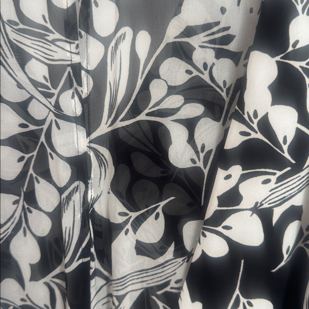 White House Black Market Monochrome Floral Dress. - Picture 6 of 8